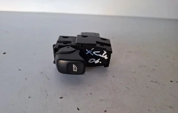 Volvo XC70 Electric window control switch 30658696