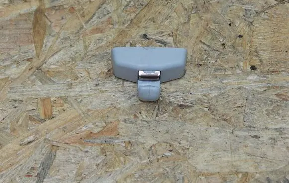 Volkswagen Transporter - Caravelle T5 Sun visor clip/hook/bracket 3B0857561B