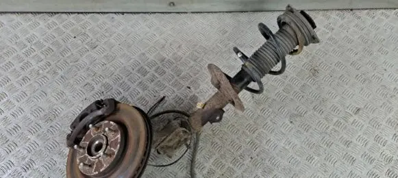 Nissan Juke I F15 Front wheel hub spindle knuckle