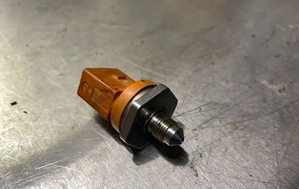 Fuel pressure sensor