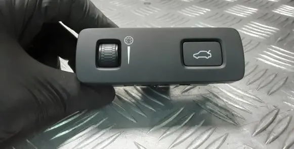 Volvo XC40 Tailgate opening switch 31443873