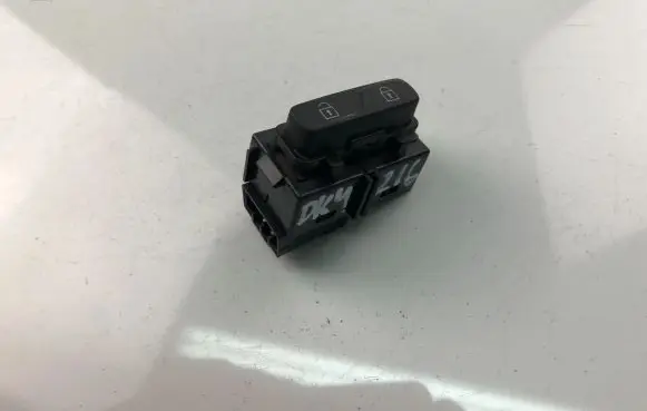 Volvo V70 Central locking switch button 31318987