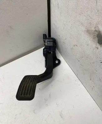 Mazda 6 Accelerator throttle pedal 2GR1A 09G23 1988003420