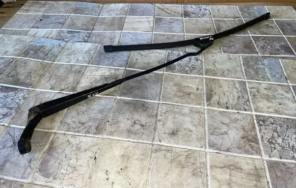 Volkswagen PASSAT B5 Front wiper blade arm 183144