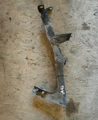 Audi A5 8T 8F Fender mounting bracket 8T0821135