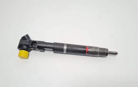 Mercedes-Benz E W212 Fuel injector A6510702887 28348370