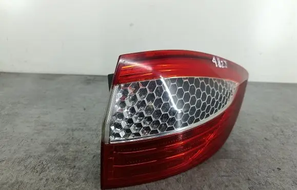 Ford Mondeo MK IV Rear/tail lights 7S7113404B