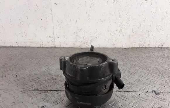 Audi A8 S8 D3 4E Engine mount bracket 4E0199381BS