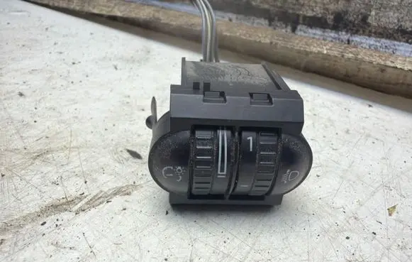 Volkswagen Golf V Light switch 3555