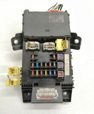 Toyota Avensis T220 Fuse box set 8264105011