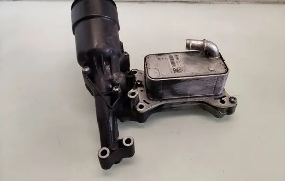 Mercedes-Benz V Class W447 Oil filter mounting bracket A6511801165 70362380 U7902005
