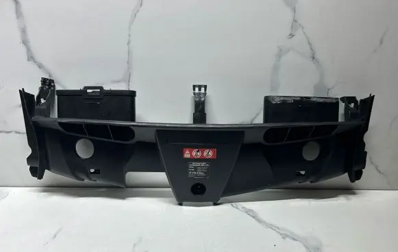 Mercedes-Benz E C207 W207 Radiator trim A2075000155