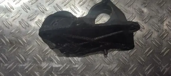 Engine mount bracket