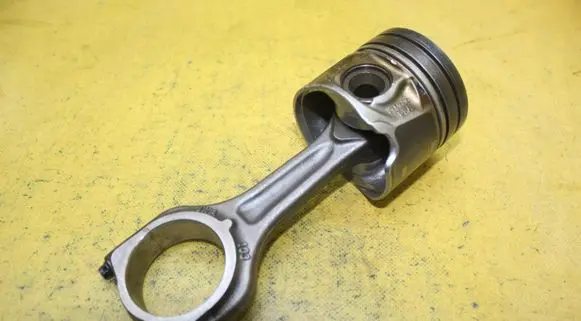 Peugeot 207 Piston with connecting rod