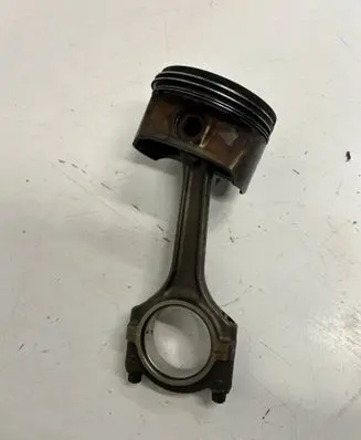 Chevrolet Cruze Piston with connecting rod 