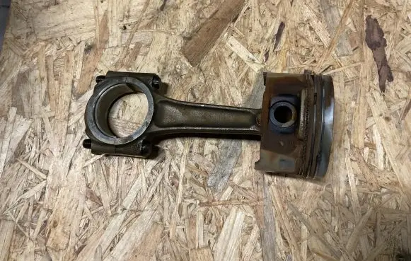 Peugeot 307 Piston with connecting rod