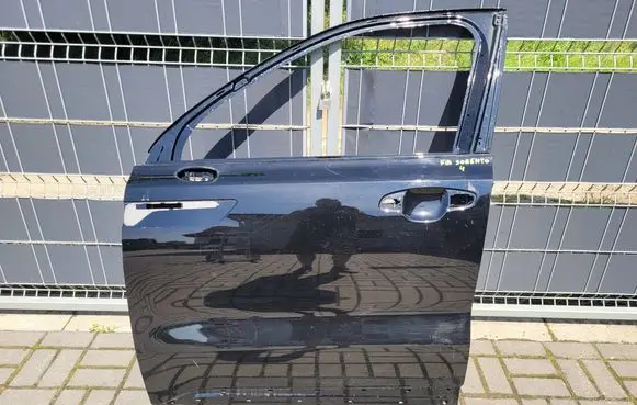 KIA Sorento IV Front door