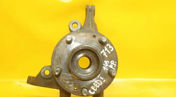 KIA Ceed Front wheel hub 713