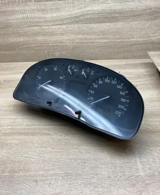 Volkswagen PASSAT B5 Speedometer (instrument cluster) 3B0919880D 11008776