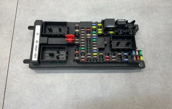 Land Rover Range Rover Evoque L538 Fuse module GJ3214F041AB