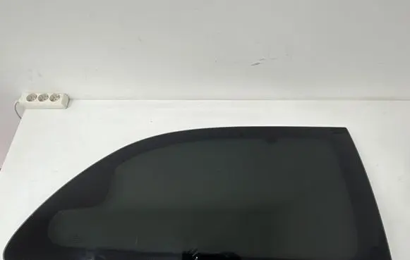 Chrysler Grand Voyager IV Rear side window