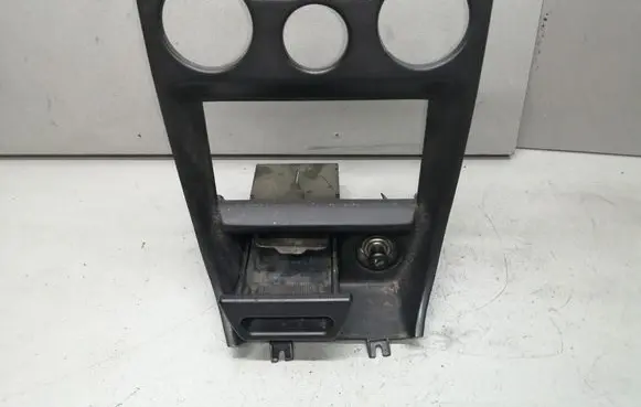 Mitsubishi Galant Climate control/heater control trim MB869292