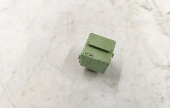 BMW 5 E39 Other relay V23134K59X312 8373700 6136