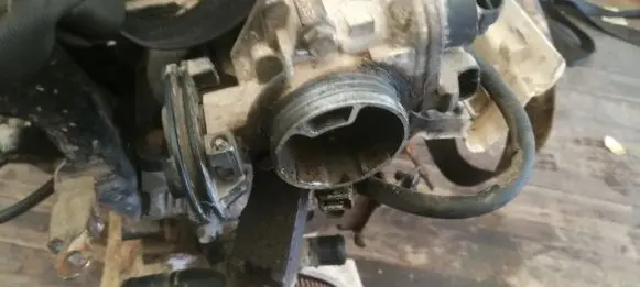 Renault Clio II Throttle valve