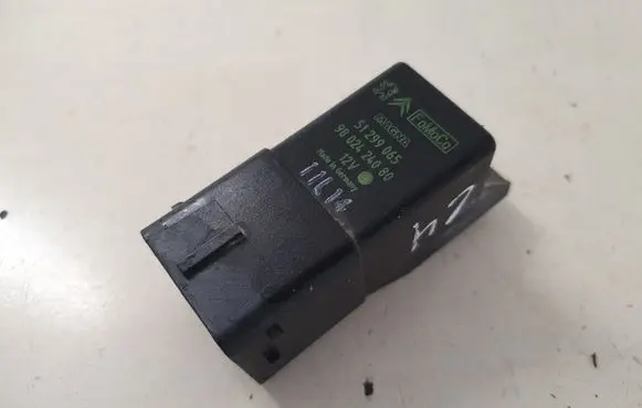 Citroen C4 Cactus Glow plug pre-heat relay 9802424080