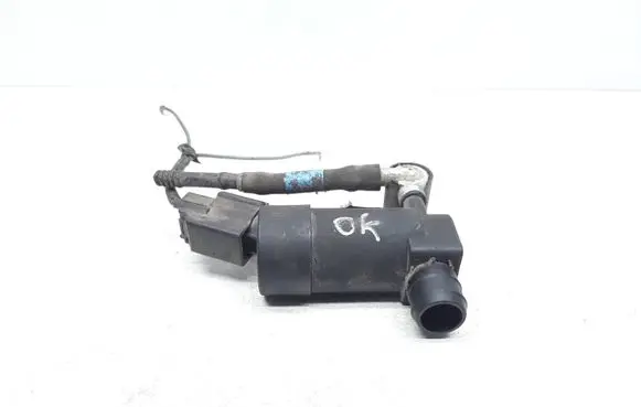 Volvo V70 Windscreen/windshield washer pump 