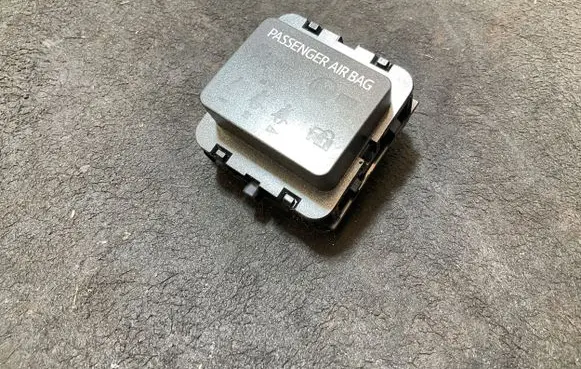 Toyota Auris E180 Passenger airbag on/off switch 489168 1682V51