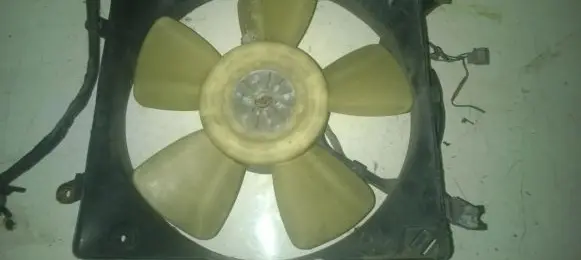 Mitsubishi Galant Radiator cooling fan shroud
