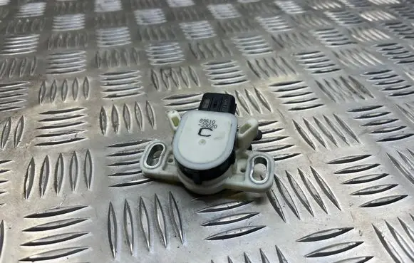 Toyota RAV 4 (XA50) Brake pedal sensor switch 8951033020