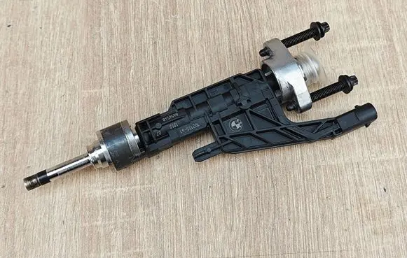 BMW 5 G30 G31 G38 Fuel injector 8656548