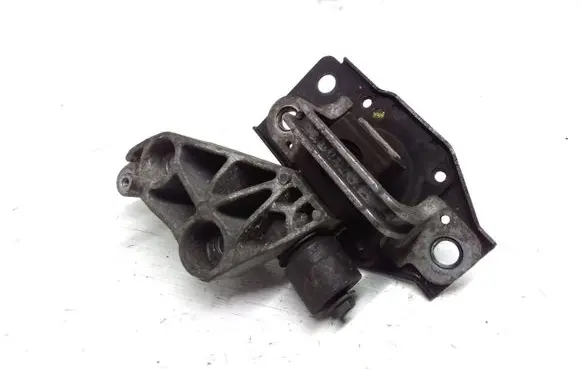 Nissan Qashqai Engine mount bracket F6036100F F6036130A