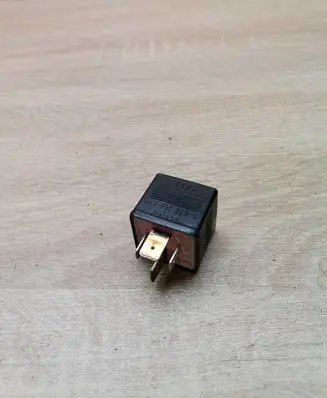 Audi A6 S6 C4 4A Other relay 443951253S