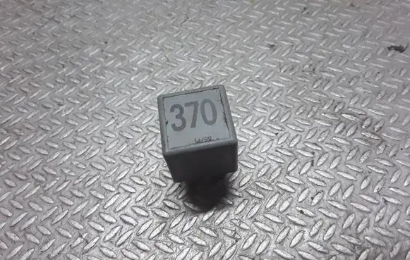 Audi A6 S6 C5 4B Other relay 8D0951253