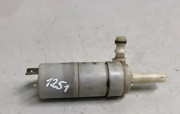 Volvo XC90 Headlight washer pump 