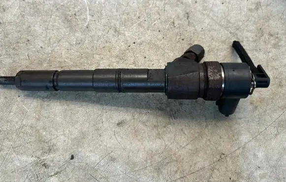Opel Insignia A Fuel injector 0445110327