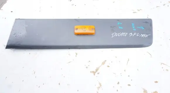 Rear fender molding trim