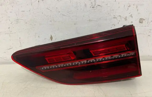 Volkswagen Golf VIII Tailgate rear/tail lights 5H0945308