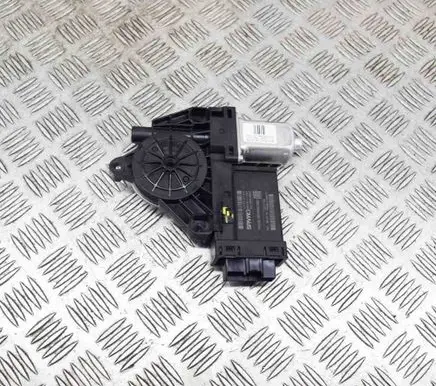 Volvo XC40 Rear door window regulator motor 31674760 P10131382
