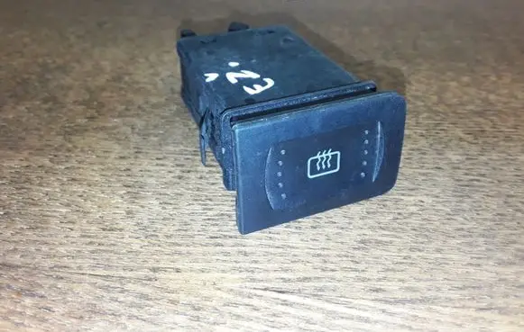 Volkswagen Golf IV Windscreen/window heater switch 1J0953235B
