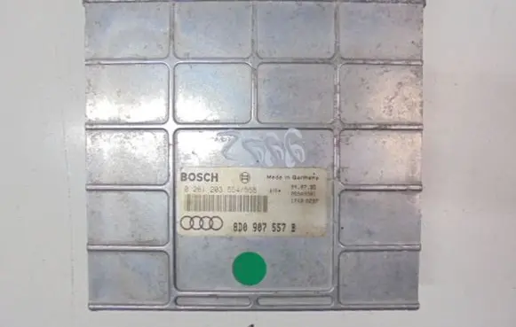 Audi A4 S4 B5 8D Engine control unit/module ECU 8D0907557B
