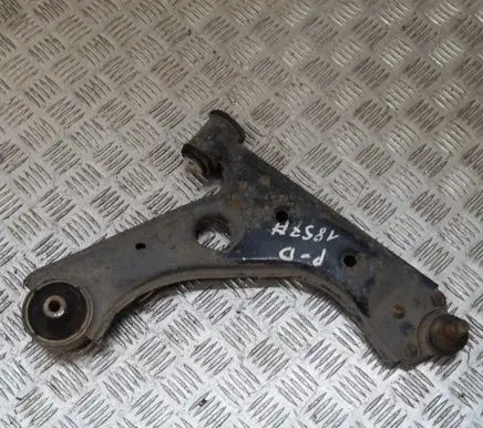 Opel Corsa D Front lower control arm/wishbone 13426553