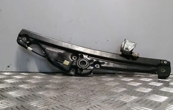 Rear window lifting mechanism without motor