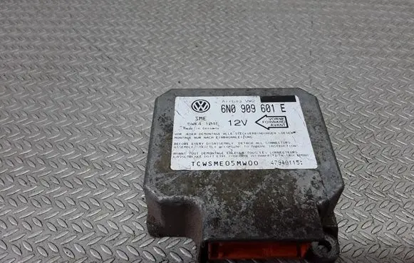 Volkswagen Golf III Airbag control unit/module 6N0909601E 5WK4104E