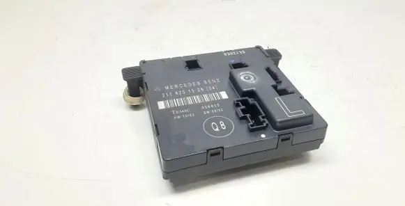 Mercedes-Benz E W211 Door control unit/module 2118201526