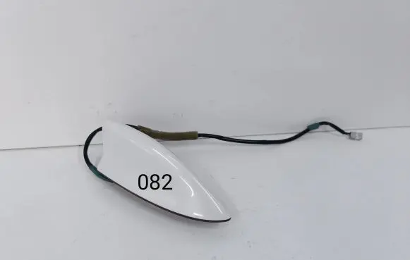 Toyota Prius c Aerial GPS antenna V3112110