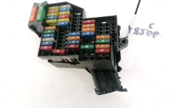 Volkswagen Touareg I Fuse box set